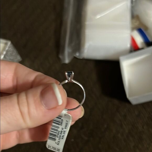 Elegant Silver and Blue Stone diamond Ring - Picture 7 of 9